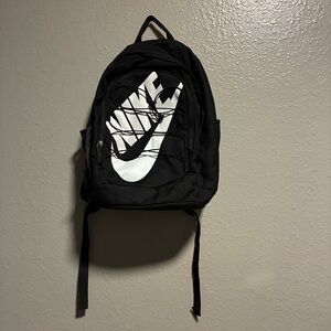 Nike Hayward 72 Backpack Black W/Laptop Sleeve School/Work/Gym Chest Strap Water